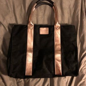 🔥🤫BRAND NEW Victoria’s Secret XL bag🤫🔥